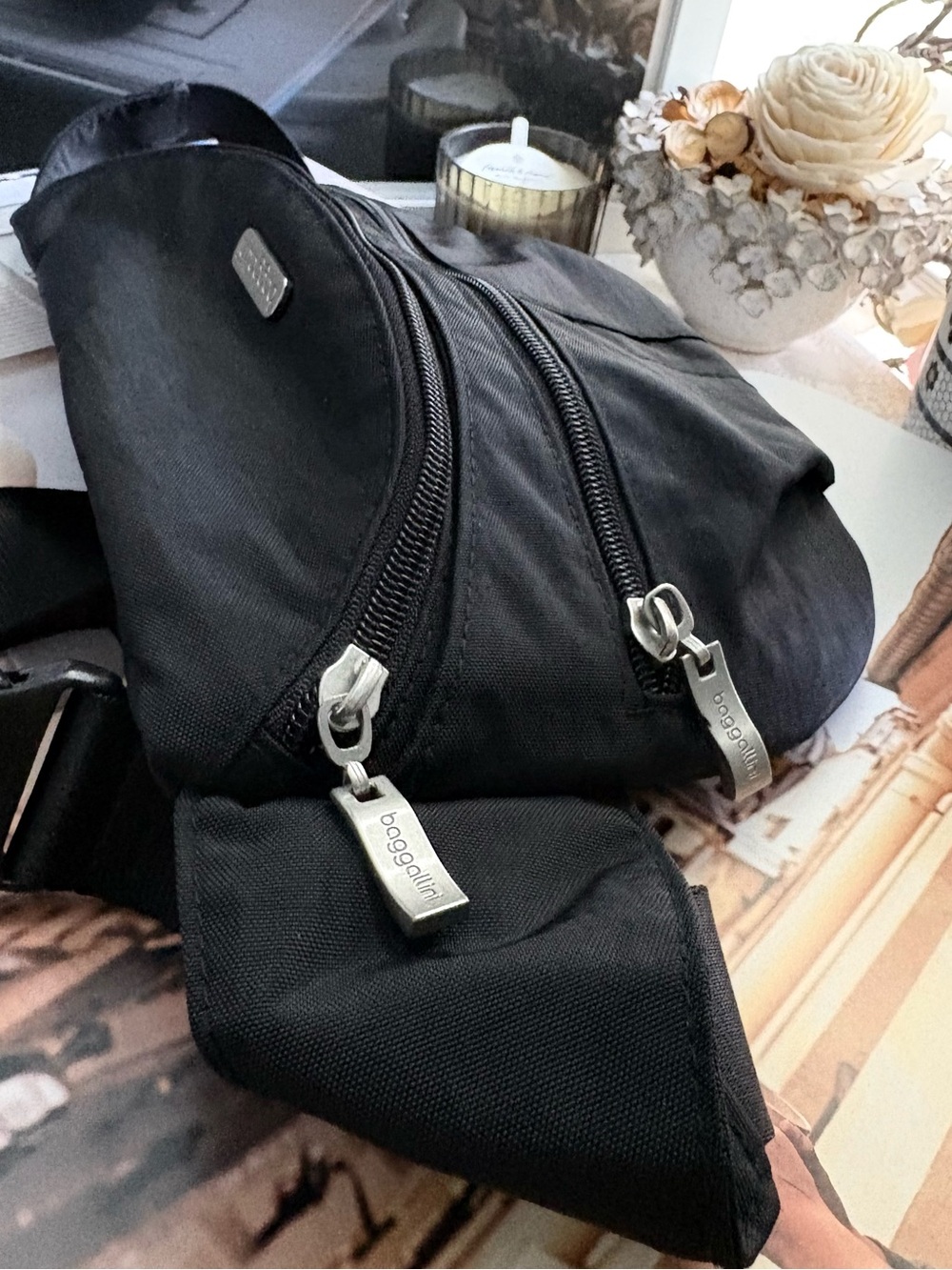 Baggallini Black Waist Bag - Picture 5 of 8